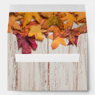 Enveloppe Feuilles de couleur de chute en bois rustique
