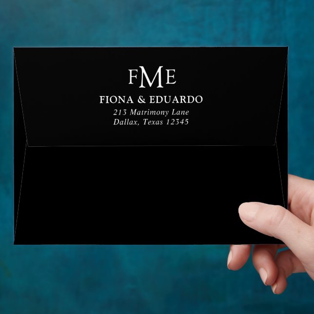 Enveloppe Fiona Black Bold Monogramme Mariage moderne (Hand)