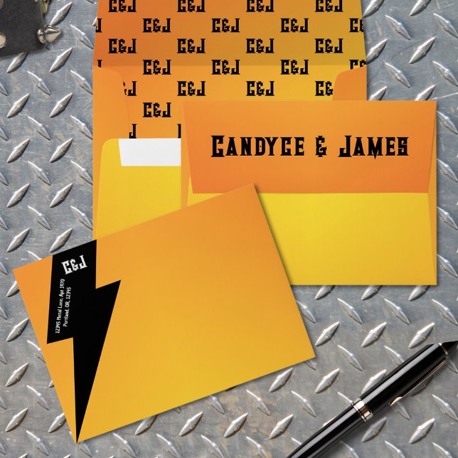 Enveloppe Flame rectangulaire en éclair en métal de roche (Rockin' flame gradient personalized rectangular envelope with lightning bolt. )