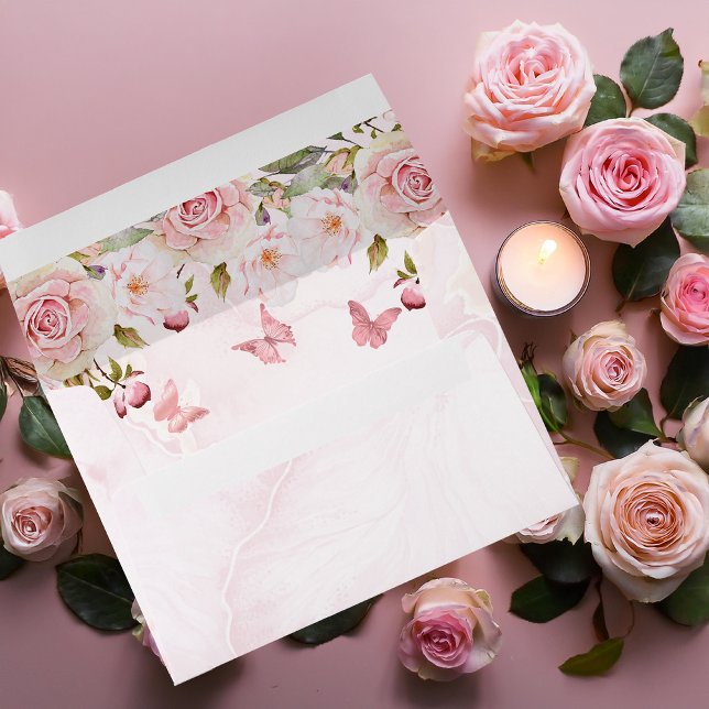 Enveloppe Flore rose et papillons | Marbre rose (Elegant Pink Roses and Butterflies on Pink Marble Look Inside and Outside Background Envelope)
