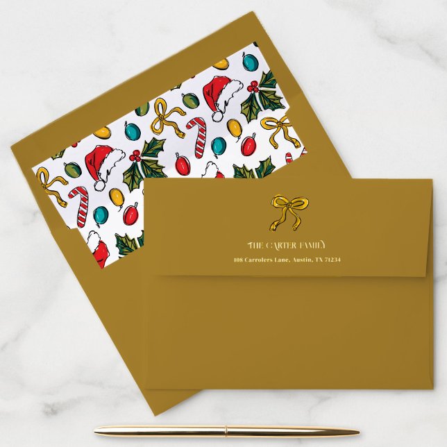 Enveloppe Golden Yellow Hand Draw Bow Adresse de retour (Golden return address envelope featuring a playful yellow bow sketch and Christmas pattern liner.)