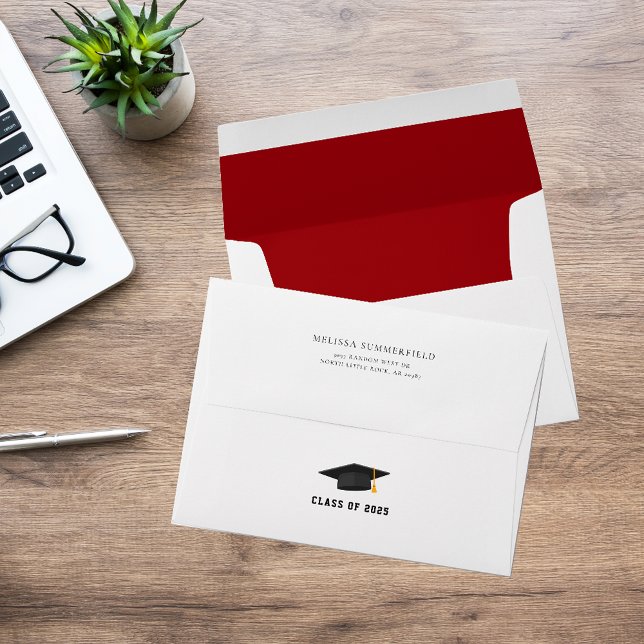 Enveloppe Graduation 2025 Retour sur mesure (Graduation Invitation Red Inside with Return Address Flap)