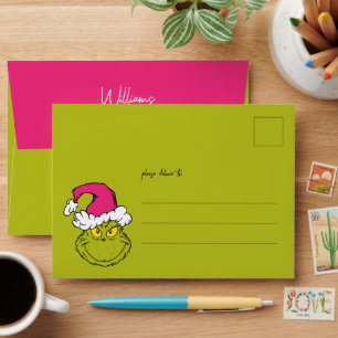 Enveloppe Grinch avec un chapeau de Père Noël rose
