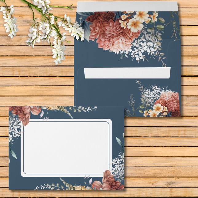 Enveloppe Jardin bleu romantique moderne Mariage floral (Modern Romantic Blue Garden Floral Wedding Invitation Envelope)