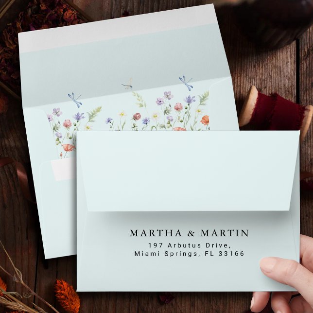 Enveloppe Jardin de Fleurs Sauvages Adresse de Retour Floral (Wildflower floral return address envelope brings romantic garden charm to wedding mail.)