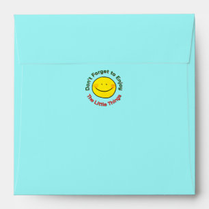 Enveloppe Joli visage jaune heureux qui apprécie les petites