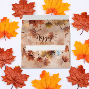 Enveloppe Jour de Thanksgiving aux feuilles d'automne brunes