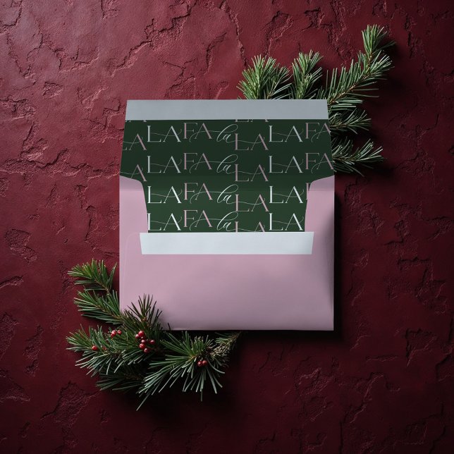 Enveloppe Joyeux et brillant vert moderne rose rétro rose on (Merry & Bright Modern Green Pink Retro Wavy Envelope)