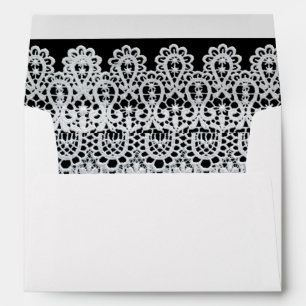 Enveloppe La dentelle blanche forme une bordure délicate co