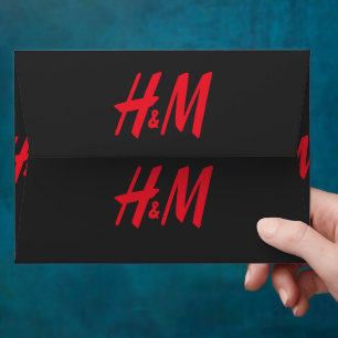 Enveloppe logo h et m rouge sur un arrière - plan noir