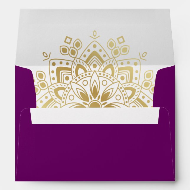 Enveloppe Mandala d'or sur la prune pourpre d'aubergine (Dos (Bas))