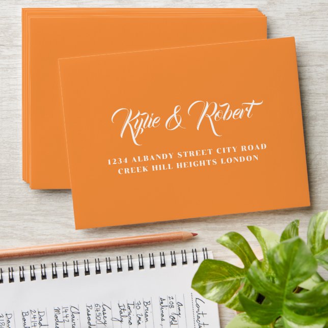Enveloppe Mariage de script de calligraphie orange Citrus (Stacked)