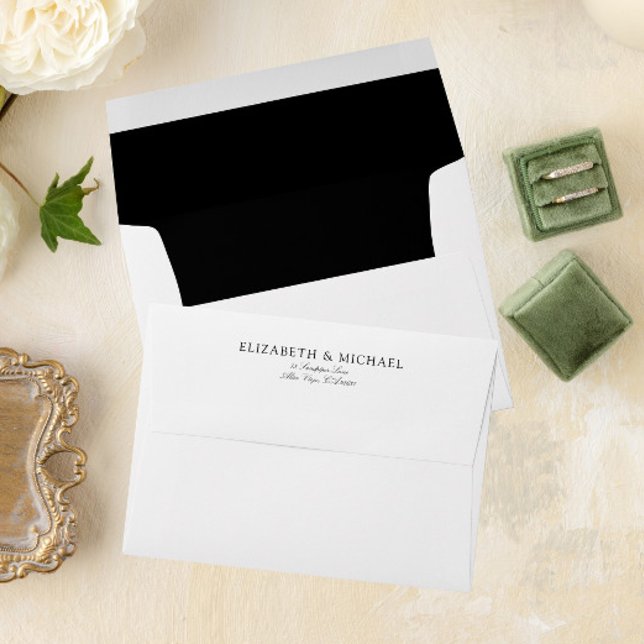 Enveloppe Mariage de script noir et blanc simple et élégant (An elegant black and white return address wedding envelope to match your formal invitation set)
