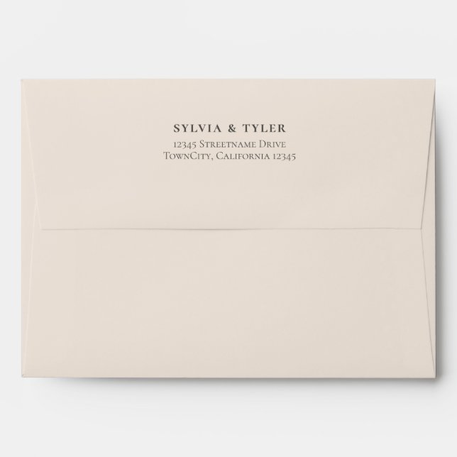 Enveloppe Mariage de typographie beige (Dos (Haut rabat))