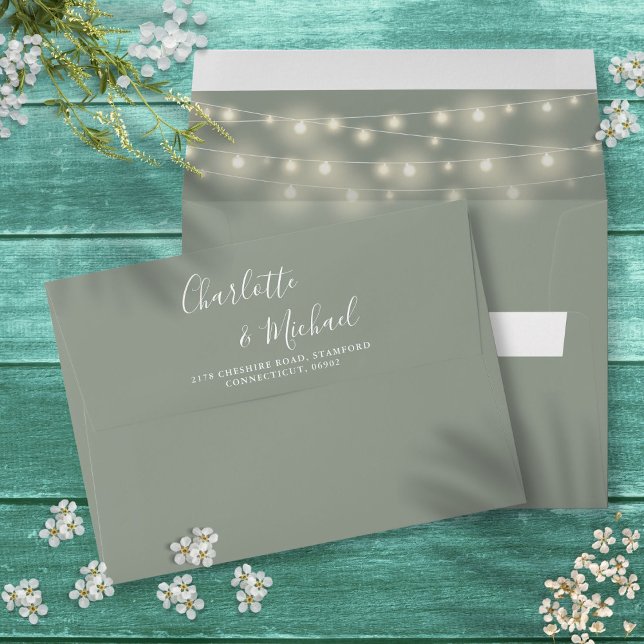 Enveloppe Mariage Sage Green Signature Script Chaîne Lumière (Sage Green Signature Script String Lights Wedding Envelope)