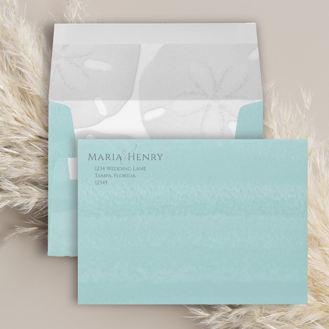 Enveloppe Mariage simple retour Adresse plage sable Dollar (Simple turquoise blue envelope with sand dollars and return address.)