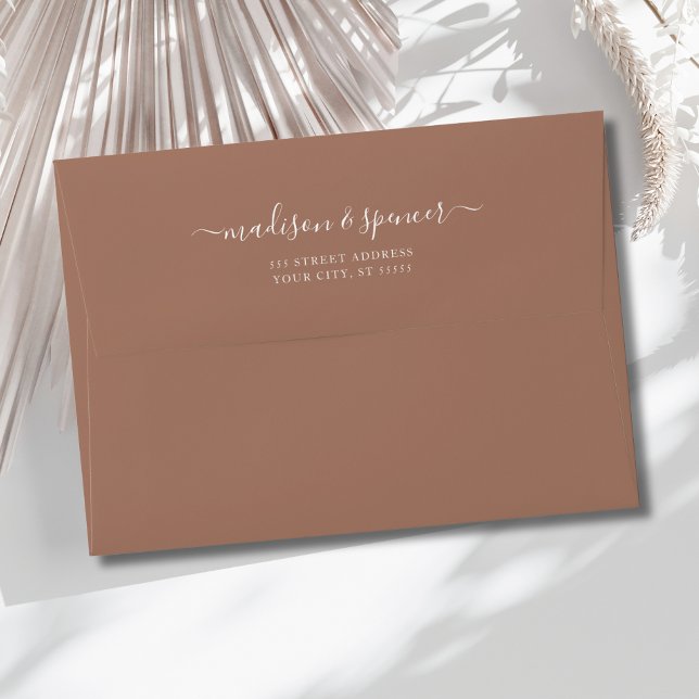 Enveloppe Mocha élégant et moderne mariage 5x7 (Mocha Mousse Wedding Envelope)