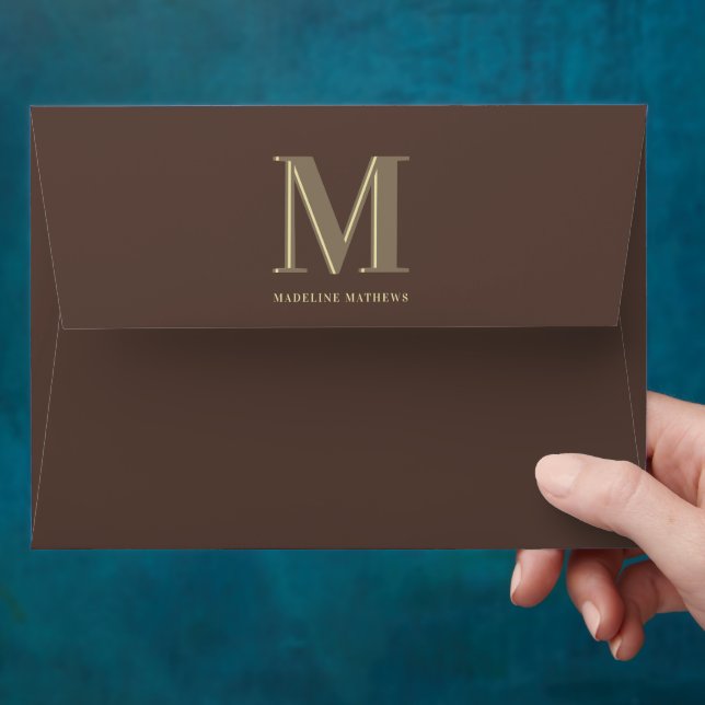 Enveloppe Modern monogram name typography brown (Hand)