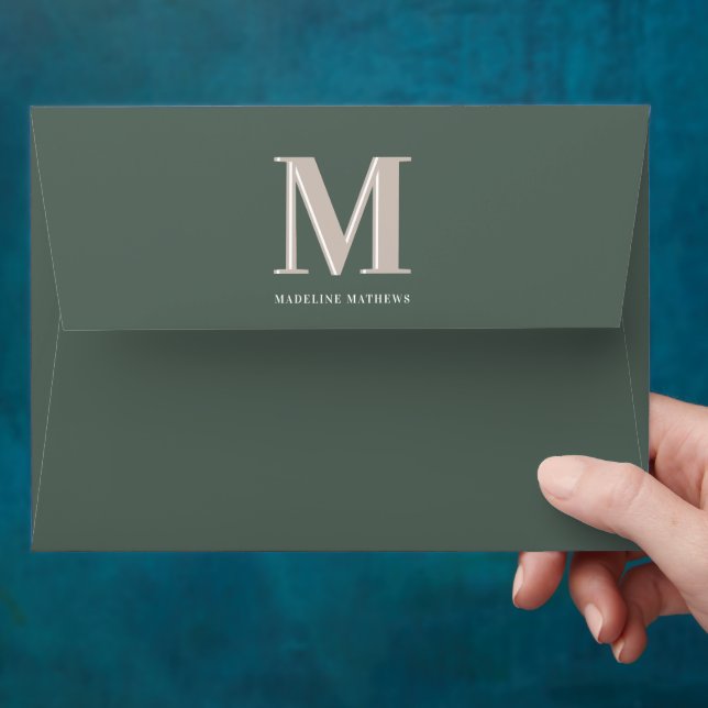 Enveloppe Modern monogram name typography dusty green (Hand)