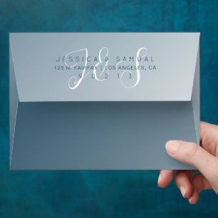 Enveloppe Monogramme élégant blanc sur ombre bleue