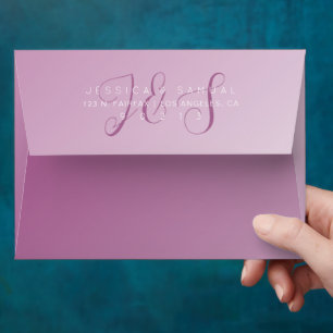 Enveloppe Monogramme élégant blanc sur ombre mauve