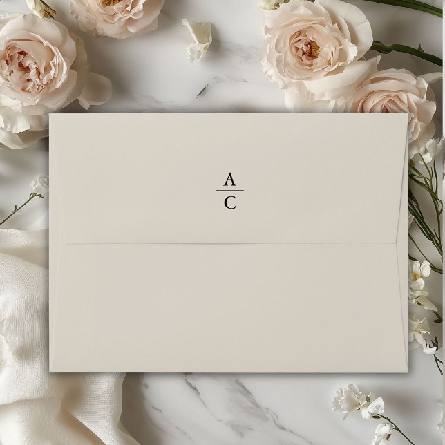 Enveloppe monogramme minimale élégante (Monogram Minimal Elegant Taupe Envelope)