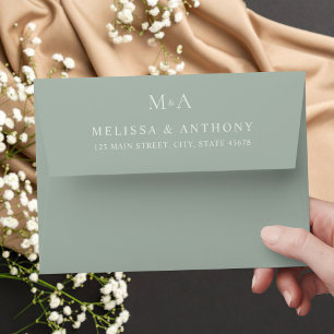 Enveloppe Monogramme vert de Sage moderne minimaliste Mariag