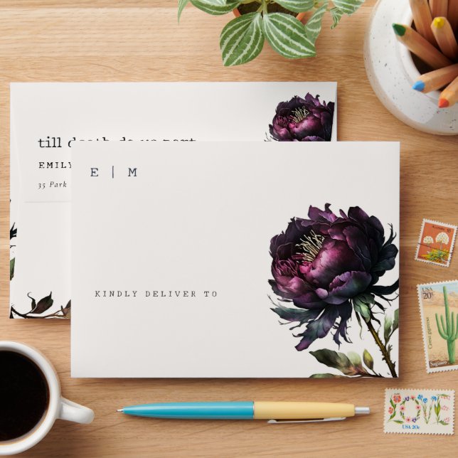 Enveloppe Moody Gothic violet foncé Mariage de pivoine noire (Desk)