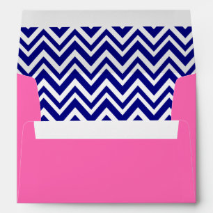 Enveloppe Motif bleu marine Chevron avec rose chaud