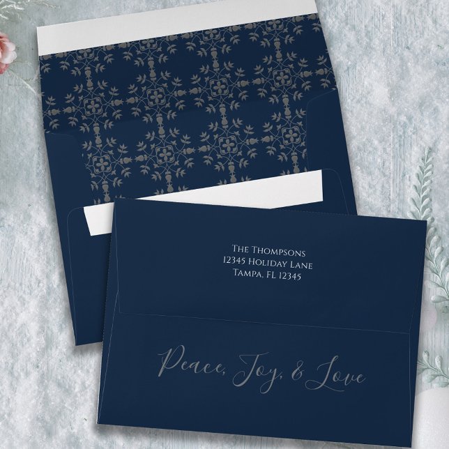 Enveloppe Noël Vacances Simple Élégant Flocon de neige (Navy blue silver snowflake pattern envelope with Peace, Joy, and Love,)