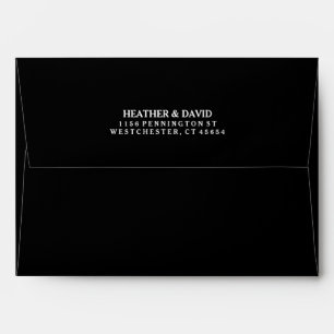 Enveloppe noire avec invitation intérieure blanch