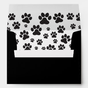 Enveloppe noire blanche sur invitation
