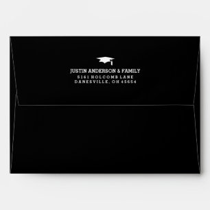 Enveloppe noire et blanche d'invitation de