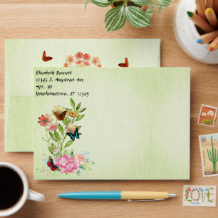 Enveloppe Papillons Fleurs sur Texture Tissu Vert