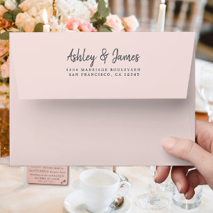 Enveloppe pastel rose pour réponse à une invitatio