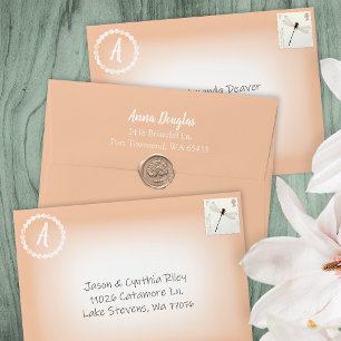 Enveloppe Peach White Pré-adressé 5x7 Monogramme d'invitatio