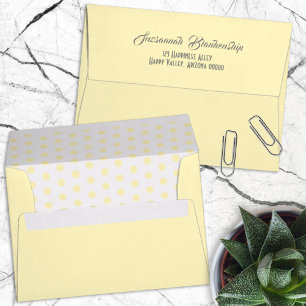 Enveloppe Polka Dot À L'Intérieur Pastel Jaune À L'Extérieur