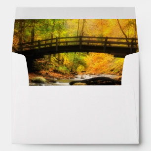 Enveloppe Pont et ruisseau en bois à l'automne