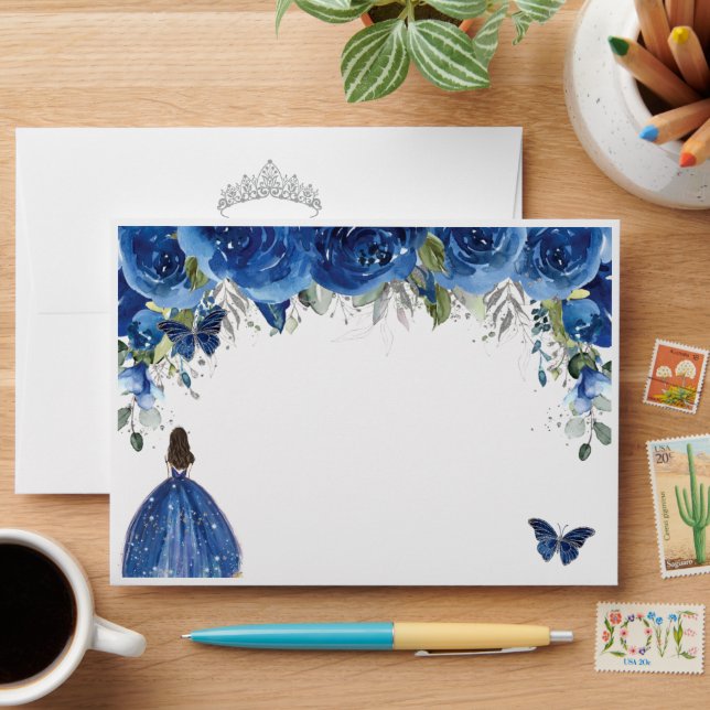 Enveloppe Quinceañera Royal Blue Floral Papillons en argent (Desk)