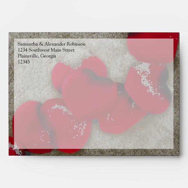 Enveloppe Red Rose Petals sur Sand Beach Mariage (Devant)