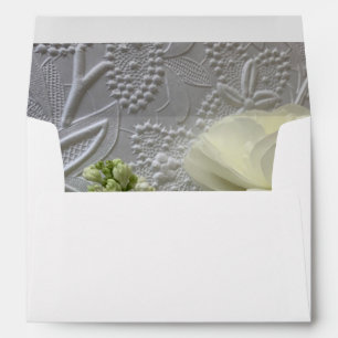 Enveloppe Renoncules blanches et lilas sur papier texturé
