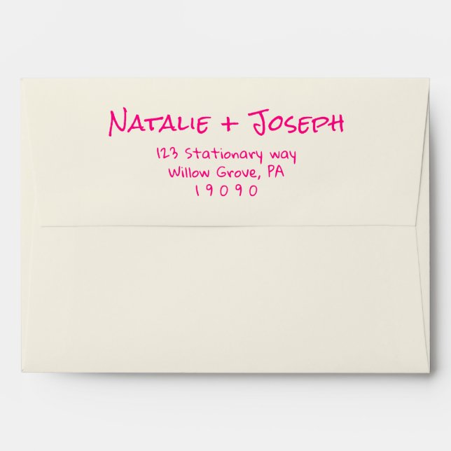 Enveloppe Retro Hand Written Vivid Pink Funky Modern Wedding (Dos (Haut rabat))