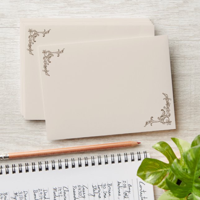 Enveloppe Rococo Mocha et Creme Mousse monochrome (Stacked)