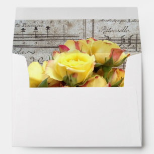Enveloppe Roses jaunes sur de la vieille musique