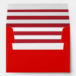 Enveloppe rouge avec une doublure à rayures rouge 