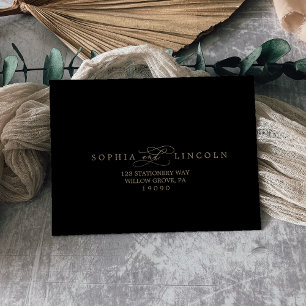 Enveloppe RSVP en or romantique et en calligraphie