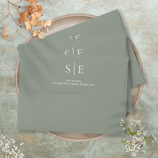 Enveloppe Sage Green Monogramme Élégant Moderne Adresse de r (Sage Green Monogram Elegant Modern Return Address Envelope)
