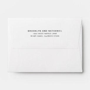 Enveloppe simple blanche avec adresse de retour mo