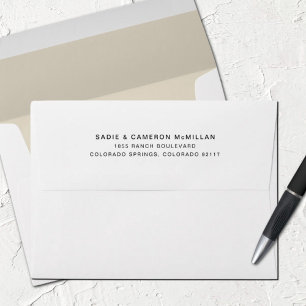 Enveloppe simple champagne avec adresse alignée