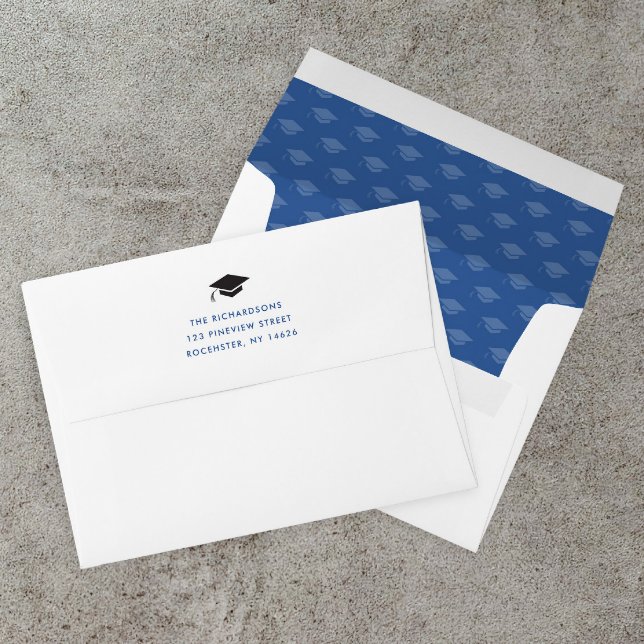 Enveloppe Simple Classique Diplôme  (Simple Graduation Envelope with Cap Pattern Interior and Printed Return Address Flap.)